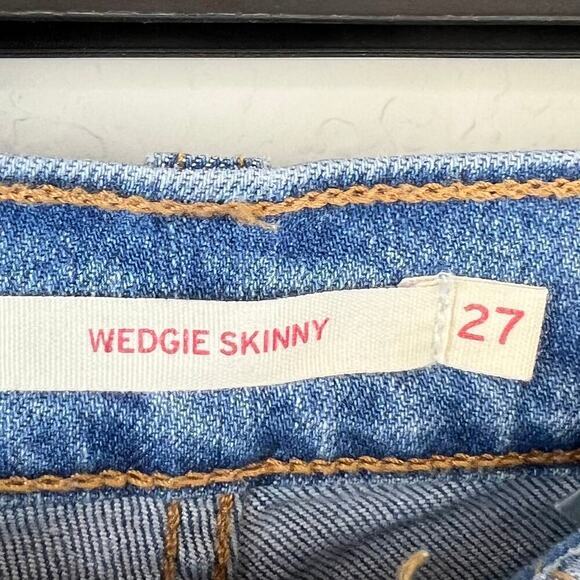 Levi's Wedgie Fit Skinny Women's Jeans in Sun Devil Trashed Denim Size 27 - Picture 10 of 10
